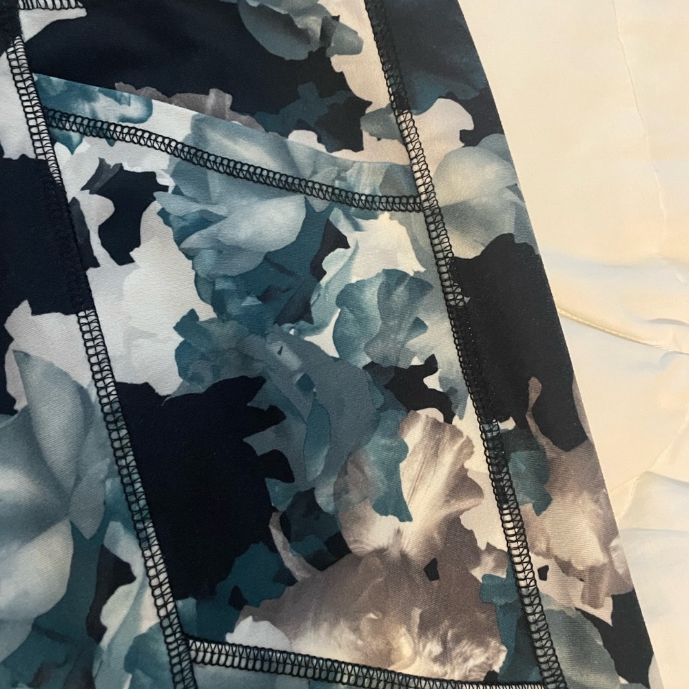 Marika capri leggings